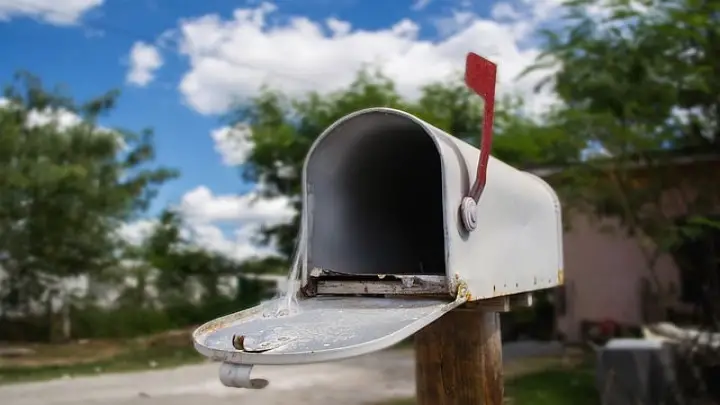 mailbox flag up - threaller